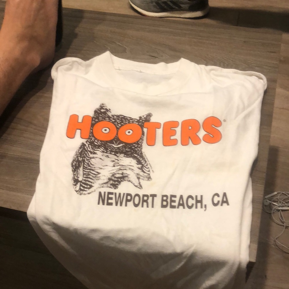 Vintage Hooters T Shirt
